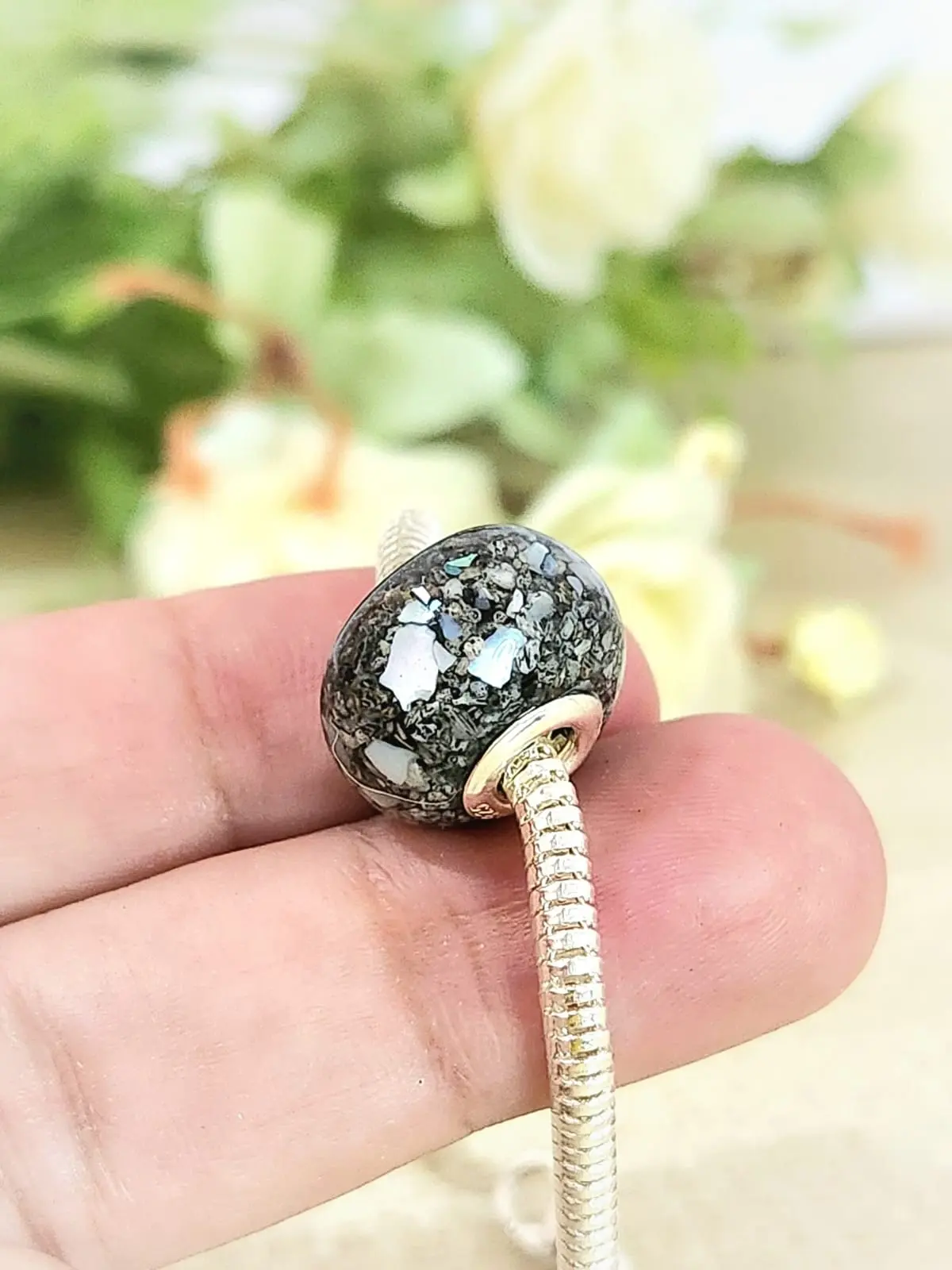 Berloque de pulseira com cinzas do pet e madrepérola